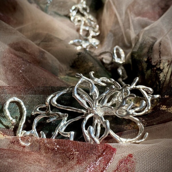 Choker flor do acaso prateado (2)