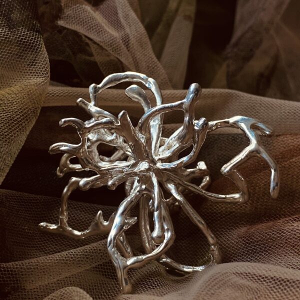 EARCUFF FLOR DO ACASO PRATEADO